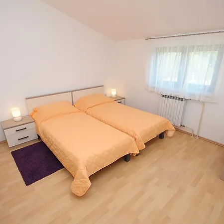 Apartment Vv *