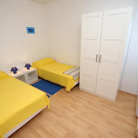 Apartment Vv *