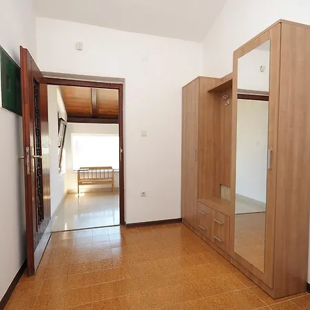 Apartment Vv
