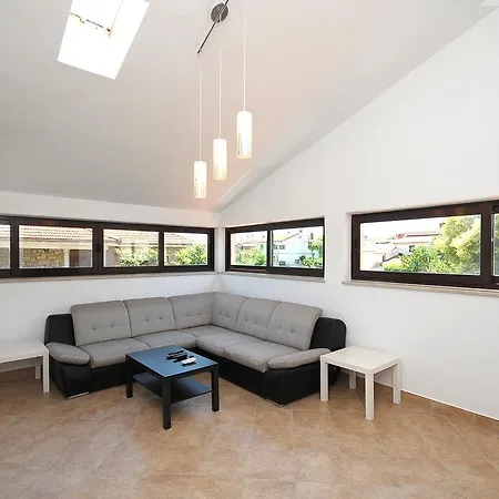 Apartment Vv *