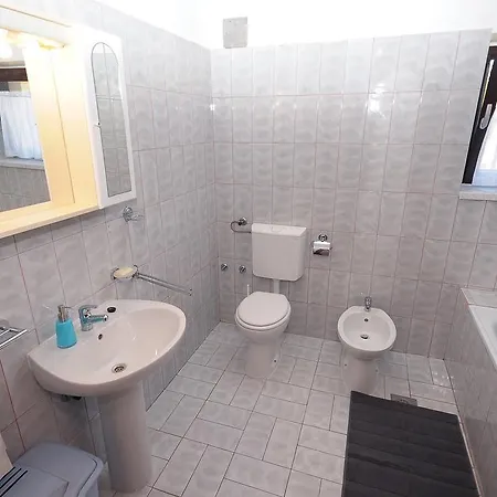 Apartment Vv *
